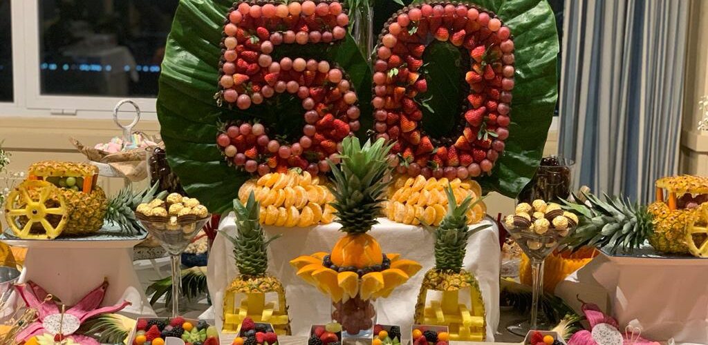 decoracion mesa frutas cumpleaños