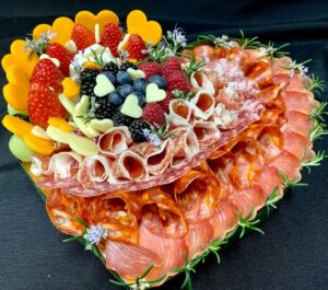 bandeja de frutas y embutidos regalo original para pareja especial san valentin Alimentacioon Maria