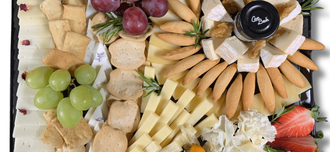 tabla de quesos y embutidos con vino protos bandeja personalizada selecciona tus quesos val miñor