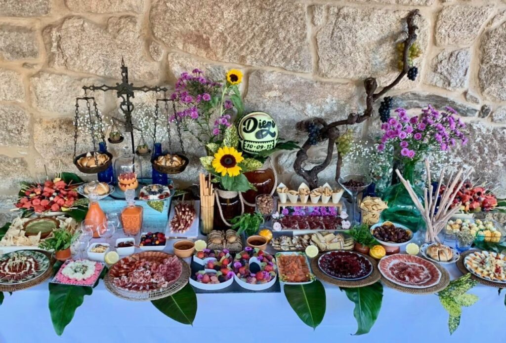 Sandía tallada personalizada, sandía tallada para eventos personales, sandía tallada con nombre, catering con sandías talladas catering eventos vigo baiona nigran gondomar alimentacion maria cumpleaños boda bautizo comunion